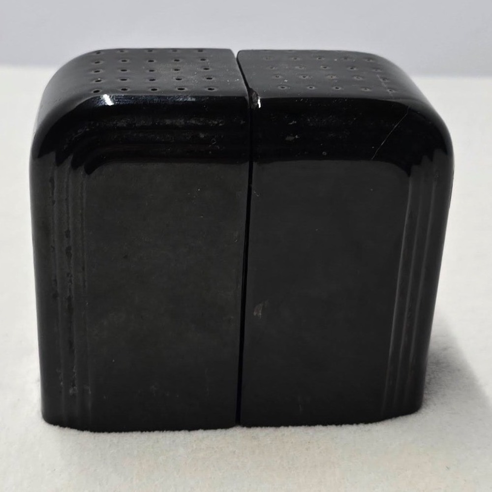 Vintage Art Deco Black Ceramic‎ Salt and Pepper Shakers Ribbed MCM Kitchenware